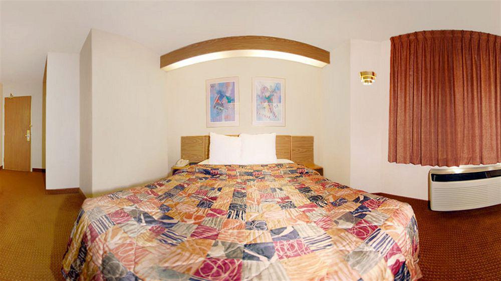 Baymont By Wyndham Pueblo Hotel Kültér fotó